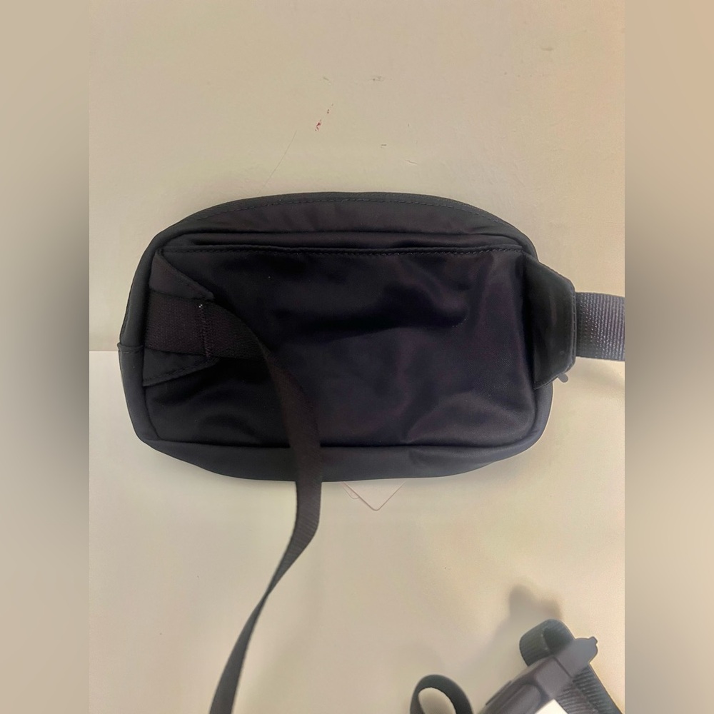 Lululemon team Canada Future legacy mini belt bag-Atmospheric blue-NWT - Picture 6 of 10